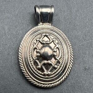 Vintage Best Oval Pendant‎ Silver Tone Braided Edge
